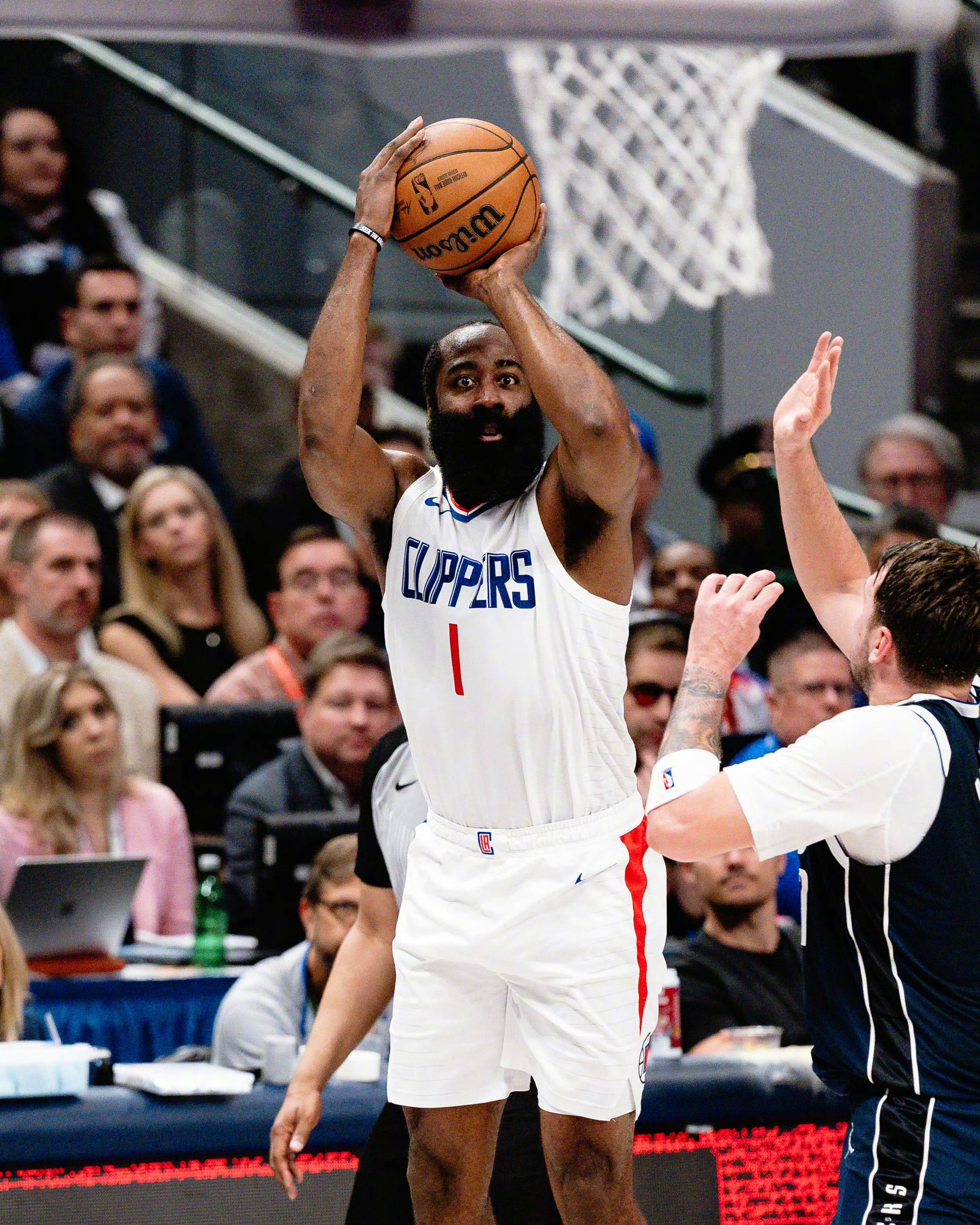 爱游戏APP推荐关于哈登在法国队比赛中晋级下一阶段，比赛局势复杂引发热议！上演精彩一战的信息