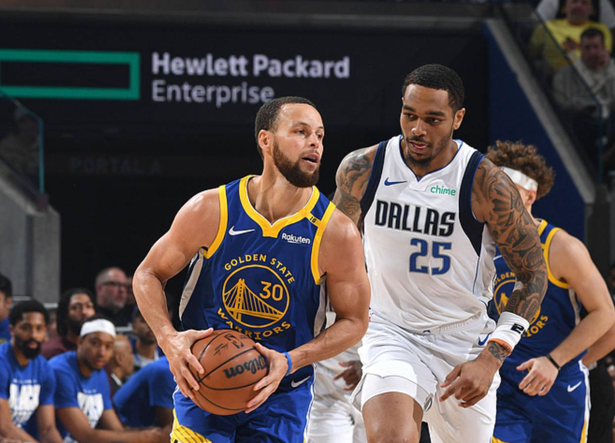 2025热门手游合集独行侠不断突破！，库里连续十场比赛得分超过出色发挥上演精彩一战的简单介绍