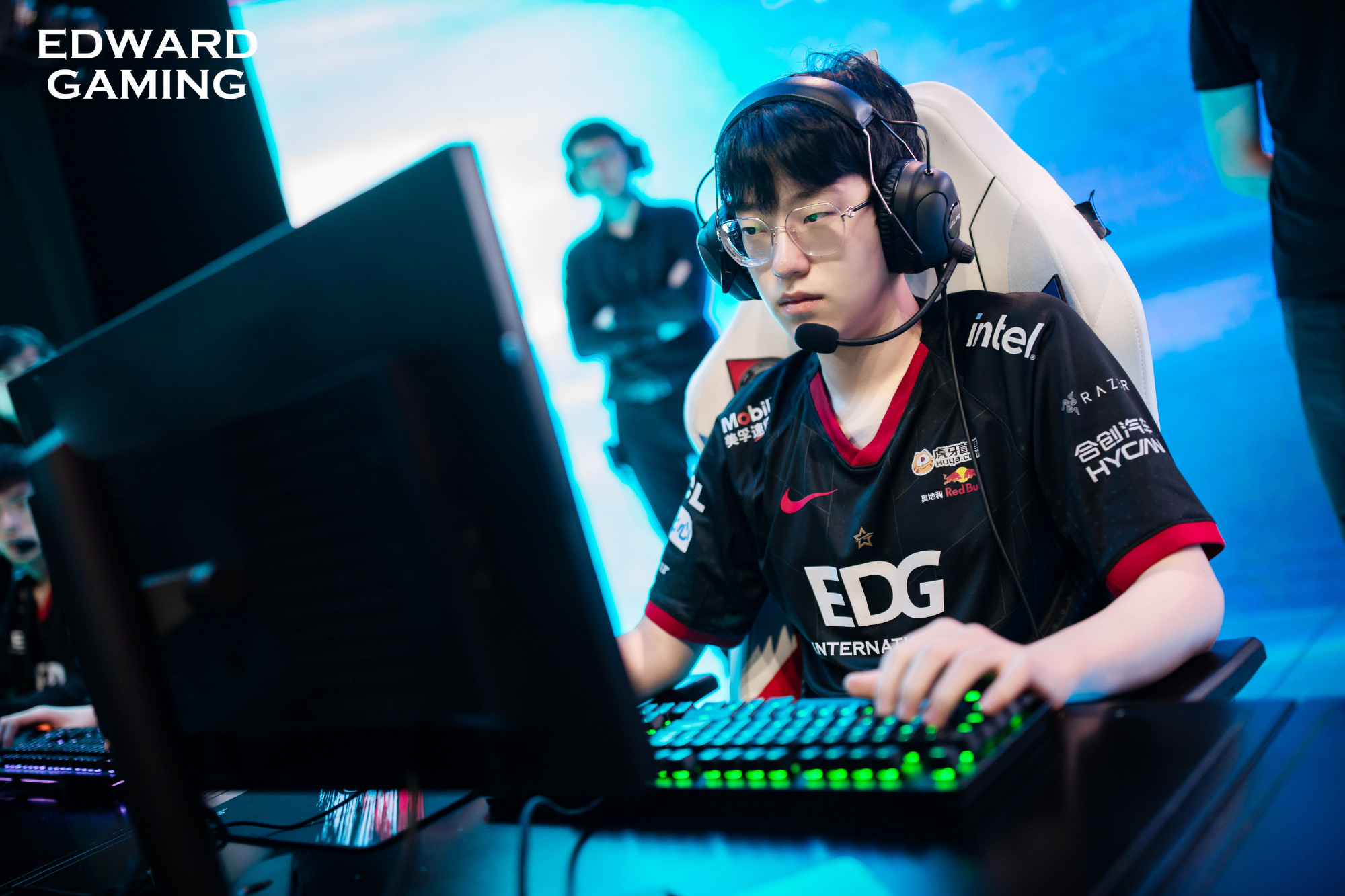 2025年新手游下载Scout重要时刻夺冠，MAD带队取胜！(scout有什么冠军)