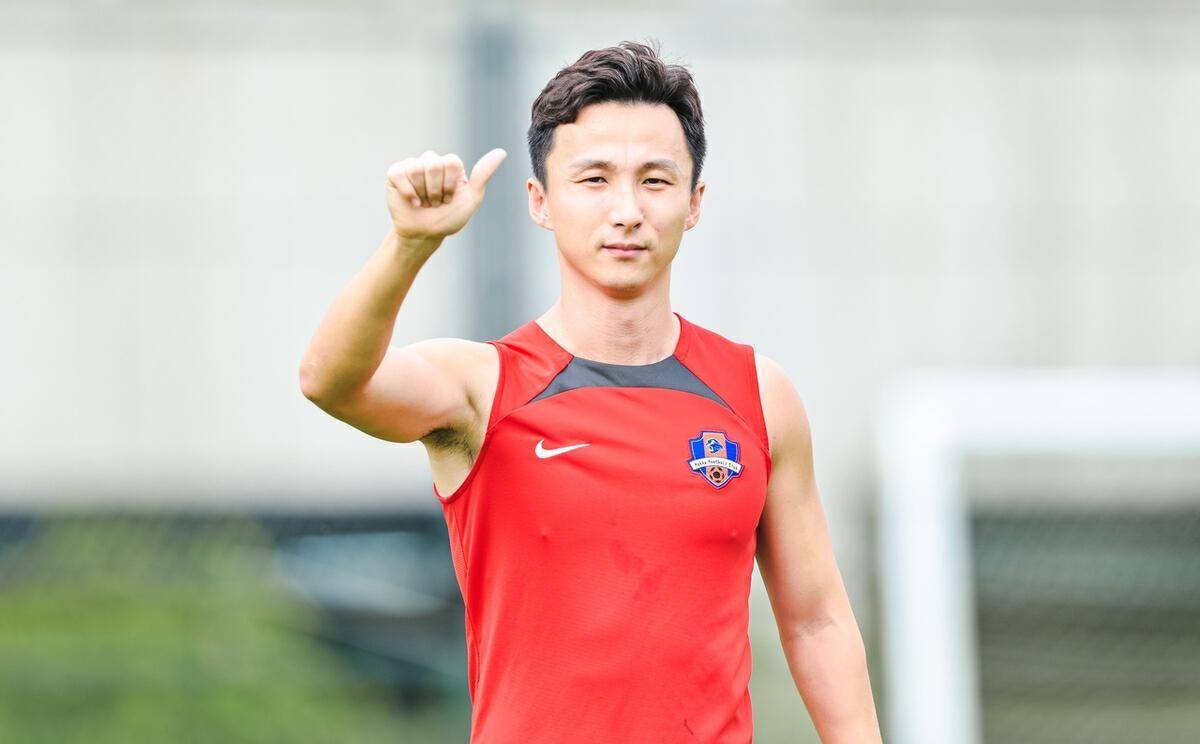 爱游戏推荐2025表现优异引发热议！，穆雷在SKT比赛中出色防守引发球迷热议(穆雷伤势如何)