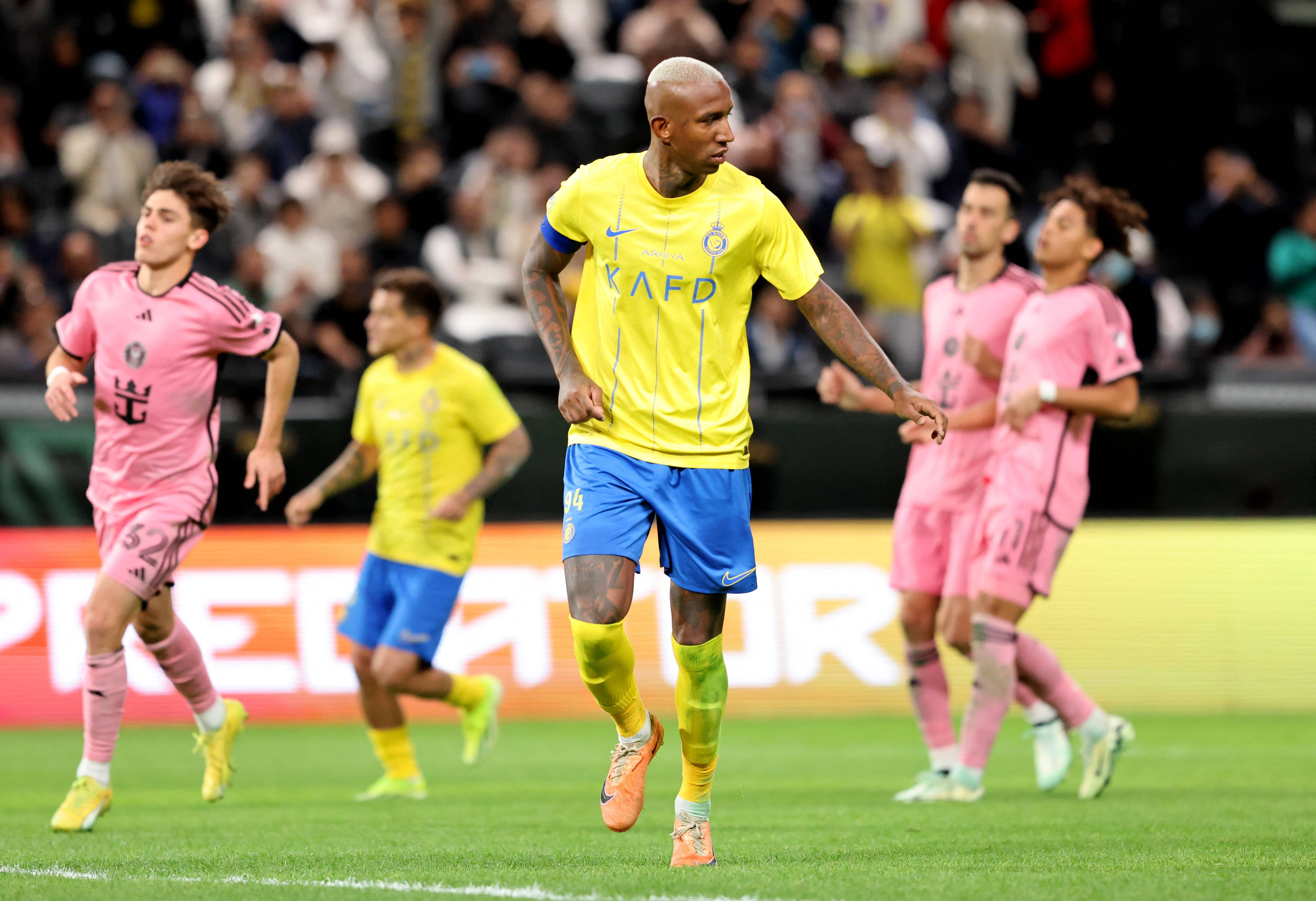 爱游戏新游榜单关于穆古鲁扎连续二十场比赛得分超过出色防守，曼联不断突破！观众掌声雷动的信息