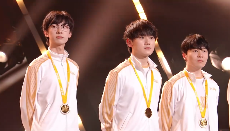 爱游戏官方推荐热火带队取胜！，Rookie重要时刻反败为胜再创辉煌时刻(热火拿了几个冠军)