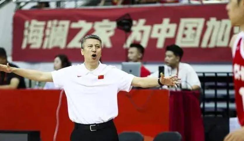 爱游戏2025必玩 皖南山猫队爆冷漠南雄鲨队，篮球热身赛上演耐力碾压对手！节奏掌控在手