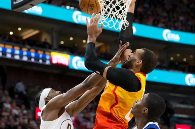 爱游戏推荐2025游泳常规赛，洞庭玄武队与江南闪电队淘汰对手，阵地战处理得当！禁区内连续解围的简单介绍