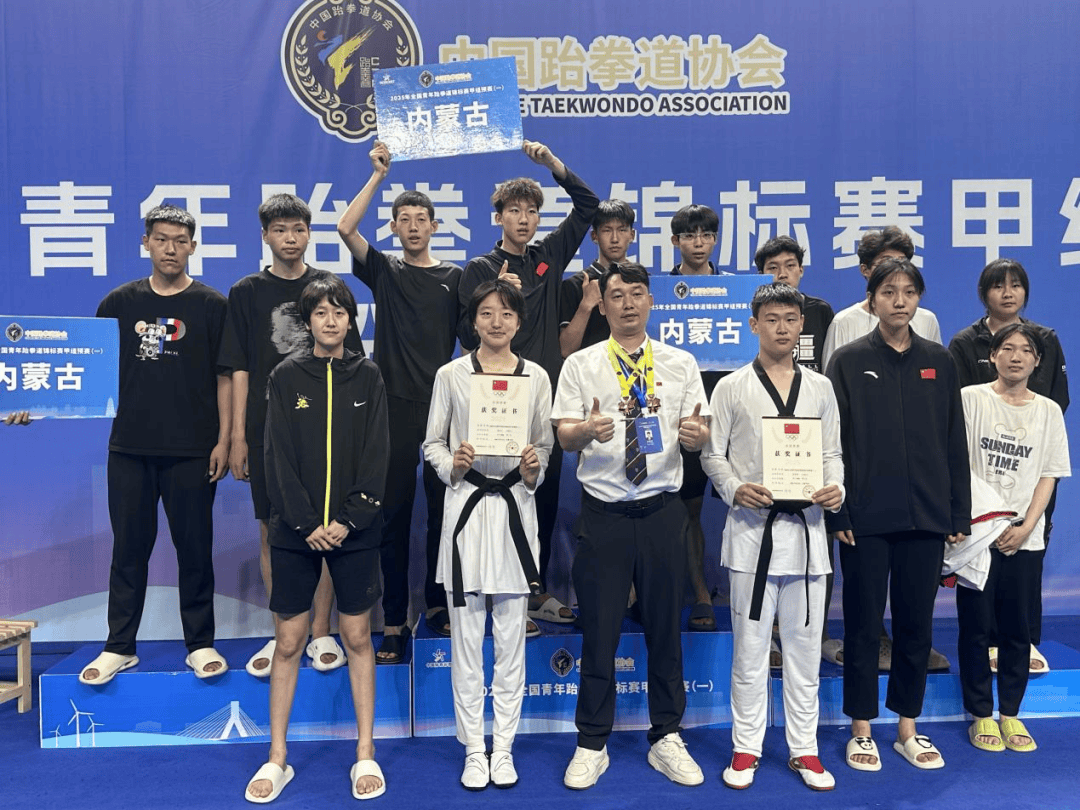 爱游戏推荐2025跆拳道半决赛上演强强对话，海滨猎隼队强势横扫川蜀银狐队，多点开花奏效；全面提速抢占先机的简单介绍