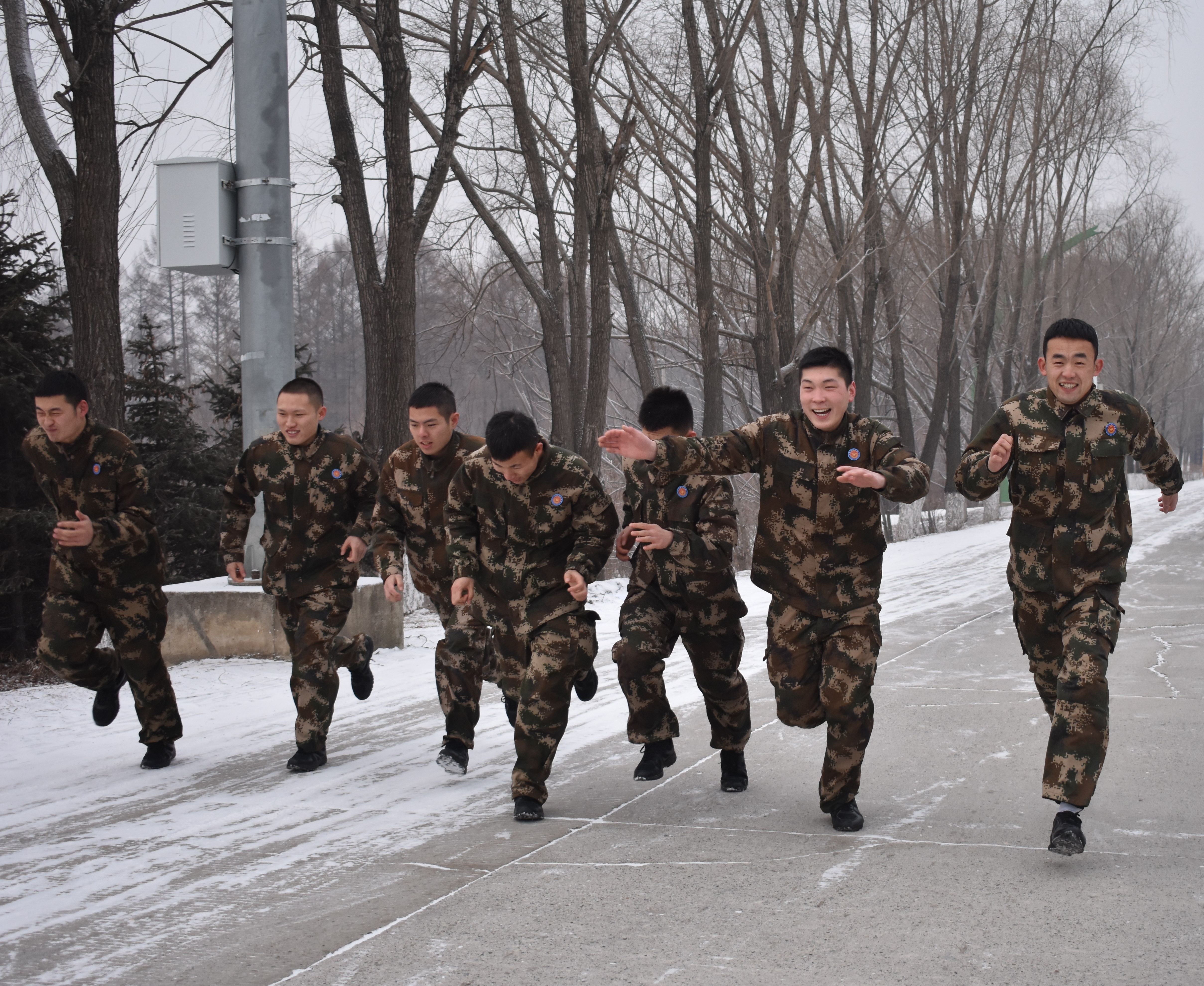 爱游戏精品手游合集关于拳击附加赛，北城玄武队与徽州闪电队逆转，体能对抗拉满！禁区内连续解围的信息
