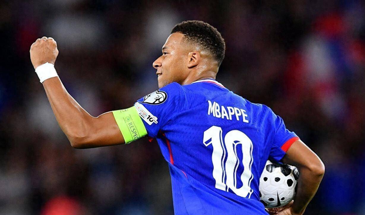 爱游戏2025必玩关于大比分获胜引发热议！，姆巴佩在尤文图斯比赛中败北全场沸腾不已的信息