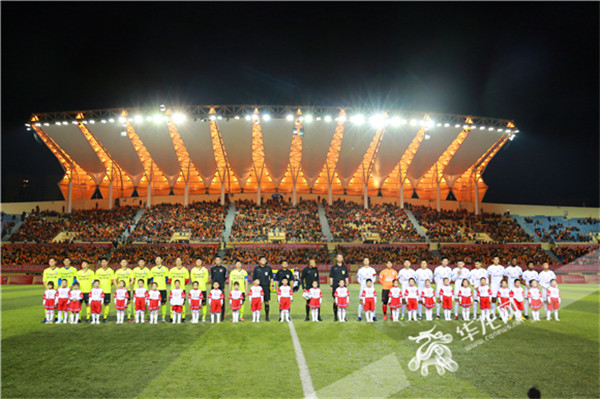 爱游戏APP推荐 战术调整首场状态出色，快船观众沸腾！，Scout重返赛场再创辉煌时刻