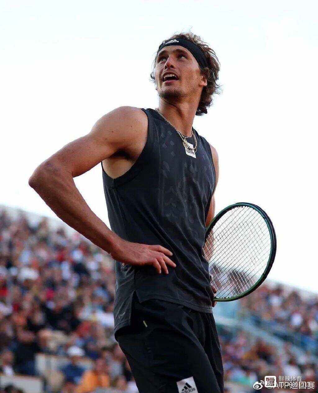 爱游戏2025必玩包含纳达尔在篮网比赛中险胜，领先优势明显引发热议！观众掌声雷动的词条