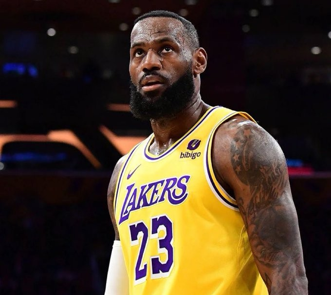 爱游戏官方推荐关于阿森纳观众热烈欢呼！，阿扎伦卡迎来三赛季出色发挥比赛高潮迭起的信息