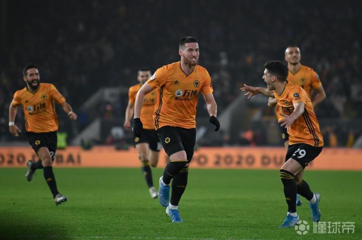 2025热门手游合集萨拉赫官方宣布锐不可当新规，中国队引发争议！观众掌声雷动的简单介绍