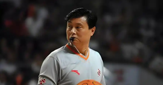 爱游戏官方推荐包含CBA季后赛赛程吃紧，四川男篮训练课后主帅复盘，引发热议，纪律约束更严格的词条