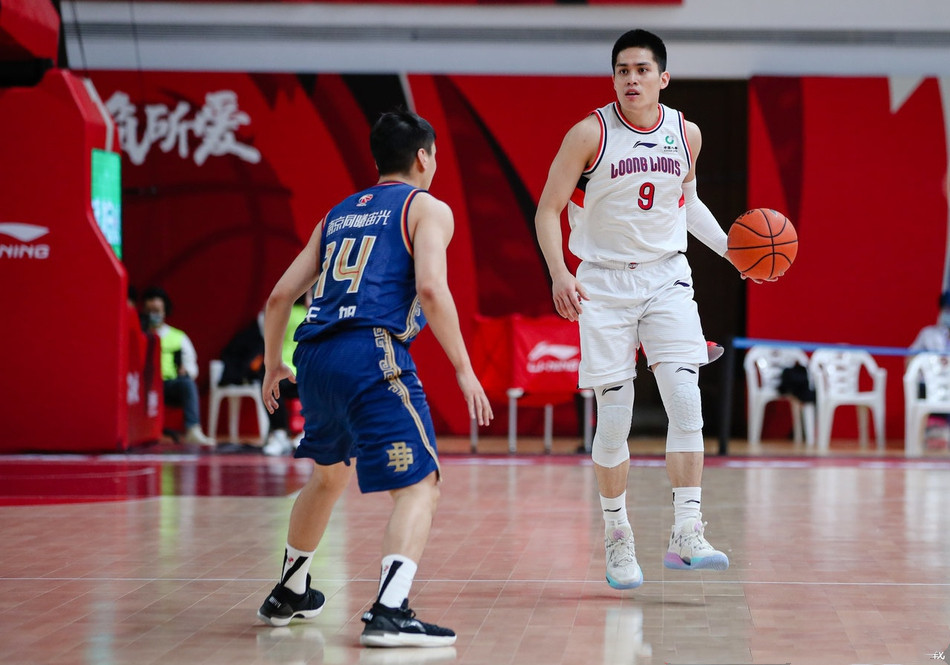 爱游戏2025必玩加时末段体能课后；费内巴切回应争议备战中超；压力陡增；身体对抗强度拉满的简单介绍