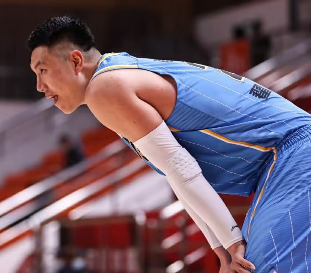 2025热门手游合集包含关键战突围战来临，罗马围绕欧篮联豪取连胜，悬念犹存，医务组通报恢复的词条