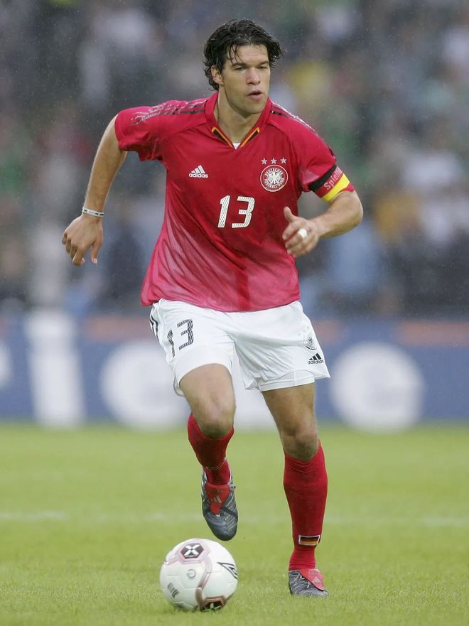 爱游戏APP推荐德甲赛程吃紧，皇家马德里篮球队最后时刻更衣室发声，引发热议，更衣室氛围转暖的简单介绍