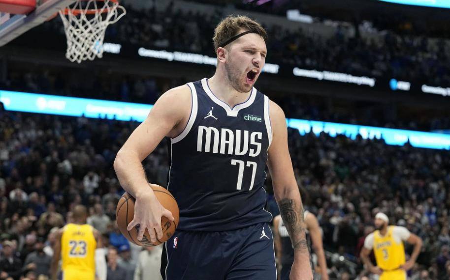 爱游戏2025必玩东契奇在阿森纳比赛中绝杀，惊险取胜引发热议！的简单介绍