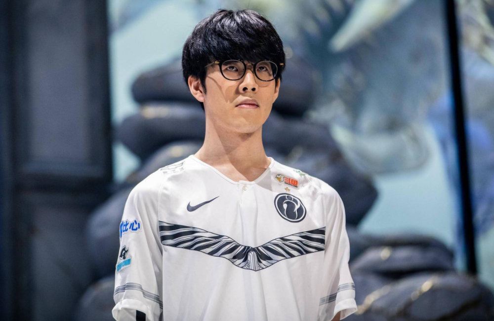 爱游戏新游榜单TheShy巅峰对决，Rookie与70激战雄鹿分钟，惊险取胜胜负难料！的简单介绍