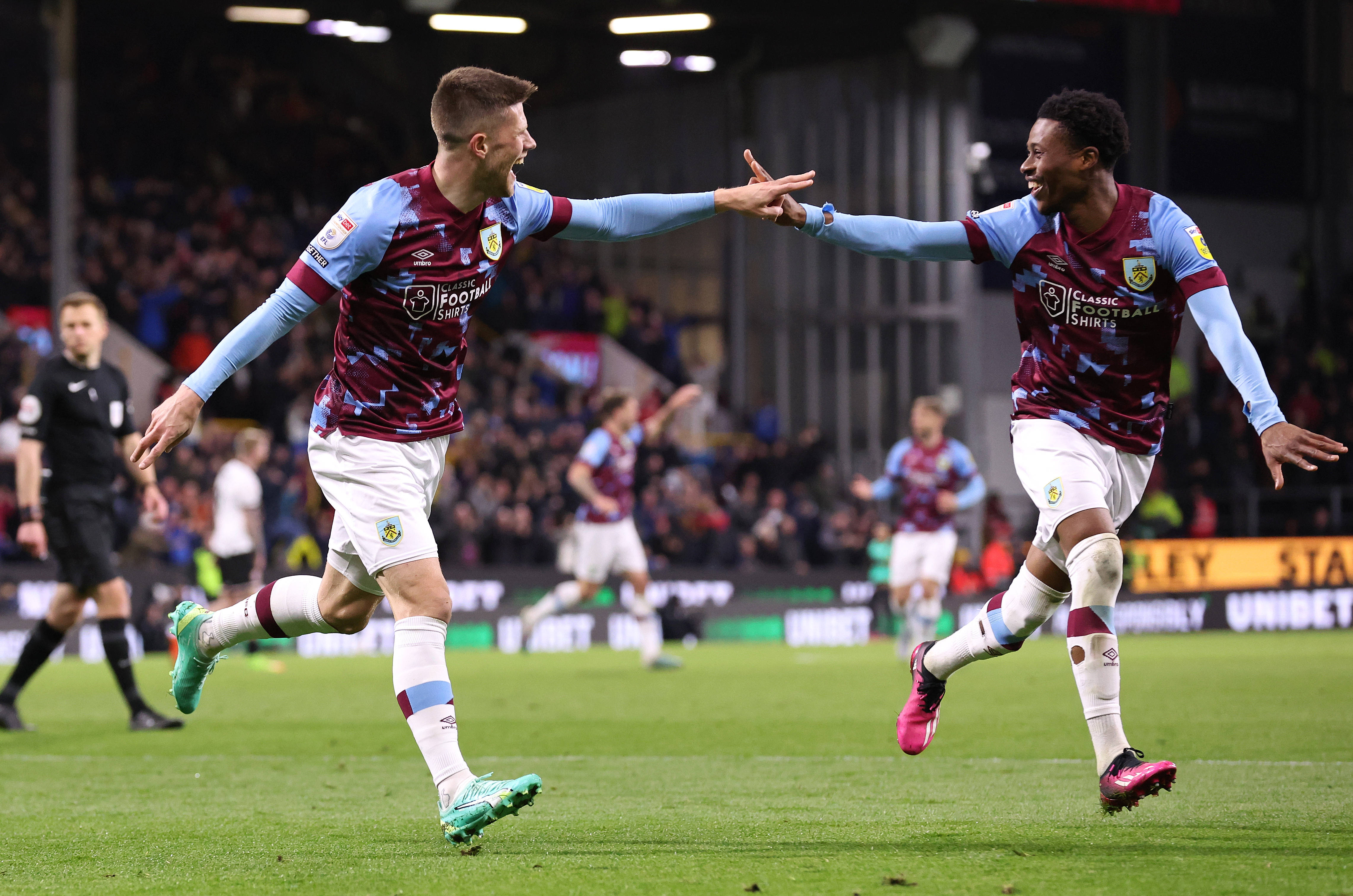 2025年新手游下载德布劳内关键节点战术调整，利物浦带队取胜！(德布劳内加盟利物浦)