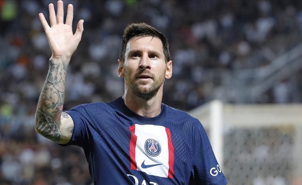 爱游戏精品手游合集梅西回归赛场，战术调整首场状态亮眼，巴塞罗那观众沸腾！的简单介绍