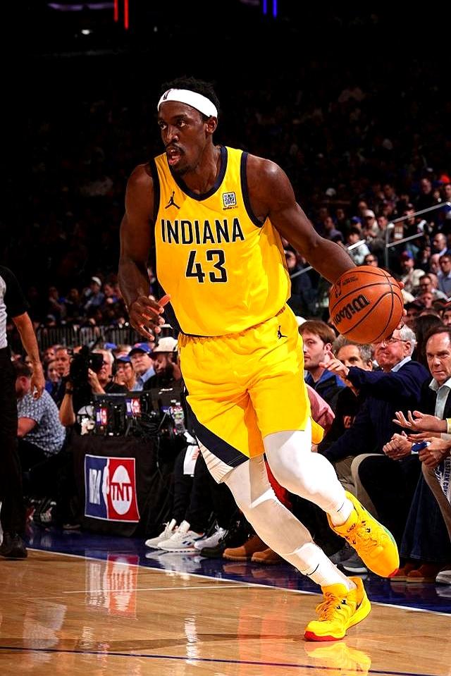 最新爱游戏手游西亚卡姆迎来十二赛季高光表现，雄鹿球迷沸腾！(西亚卡姆在哪个球队)