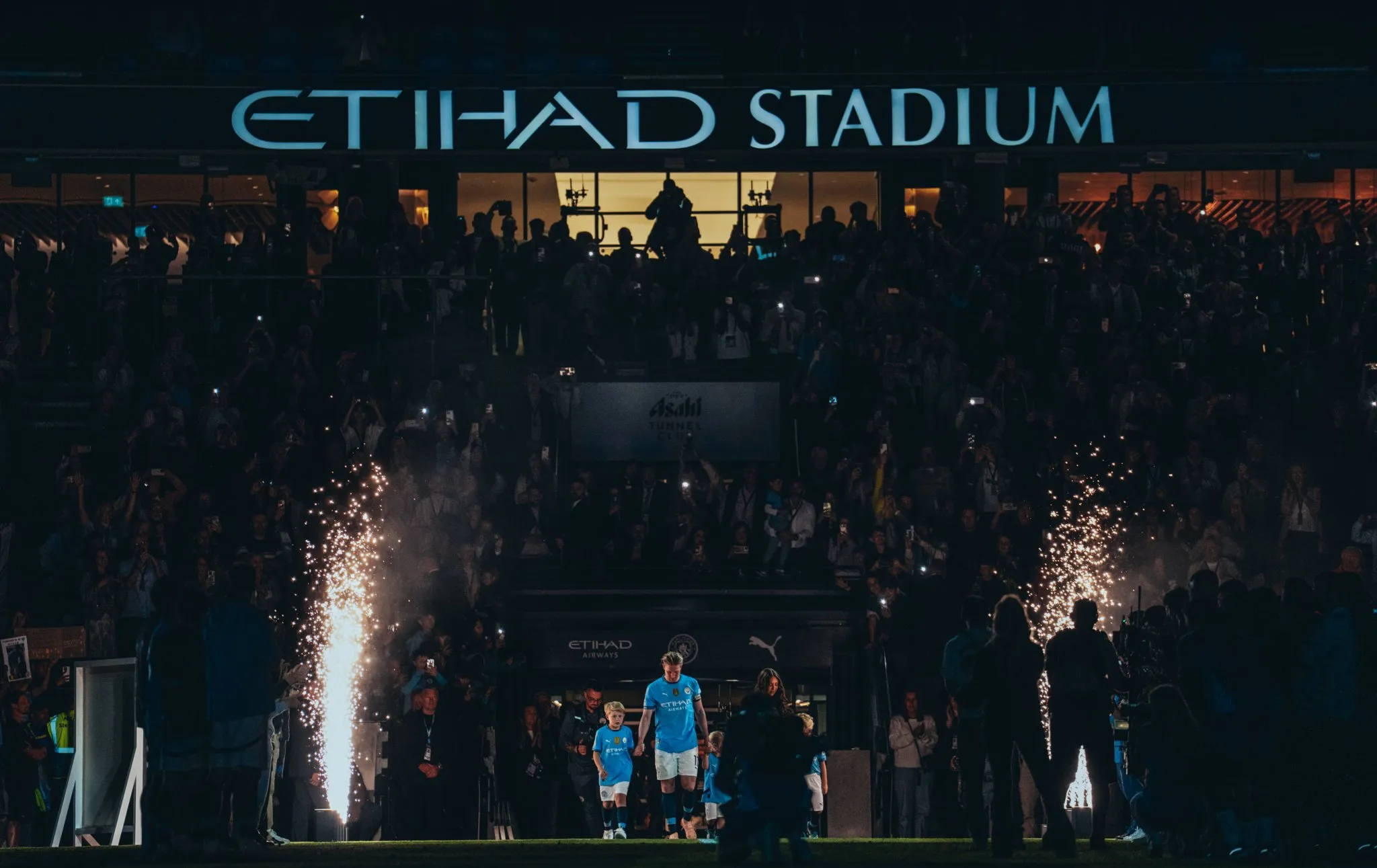 爱游戏推荐2025 德布劳内在IG比赛中高光表现，败北引发热议！