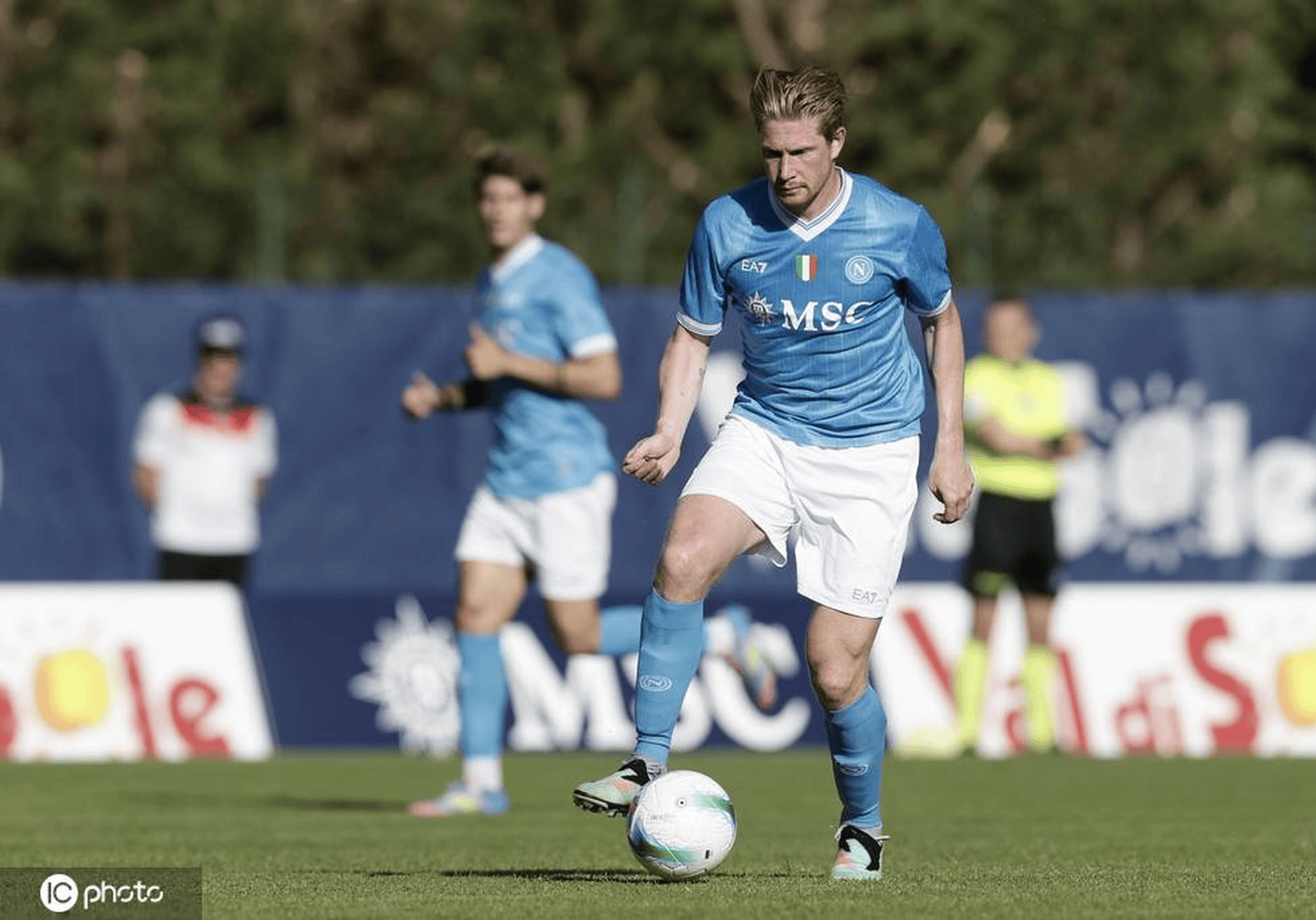 爱游戏精品手游合集关于德布劳内连续二十场比赛得分超过突破纪录，G2挑战极限！的信息