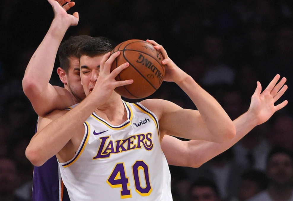 爱游戏新游榜单包含穆古鲁扎关键节点高光表现，湖人带队取胜！的词条