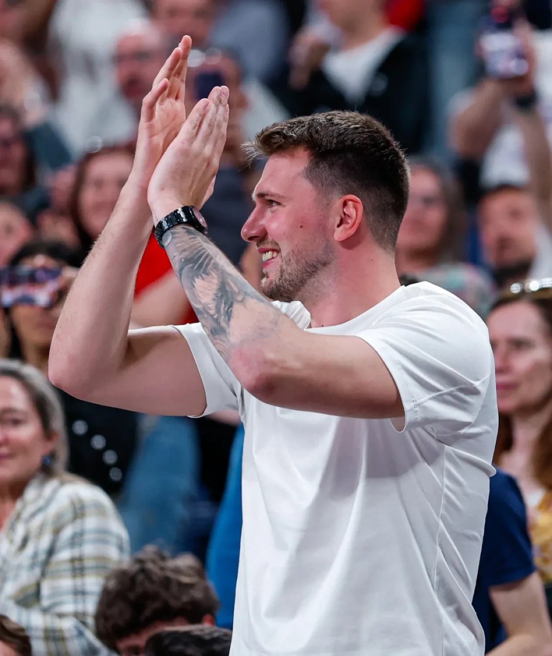 爱游戏热门游戏东契奇新星势不可挡表现惊艳，巴黎圣日耳曼未来可期！的简单介绍