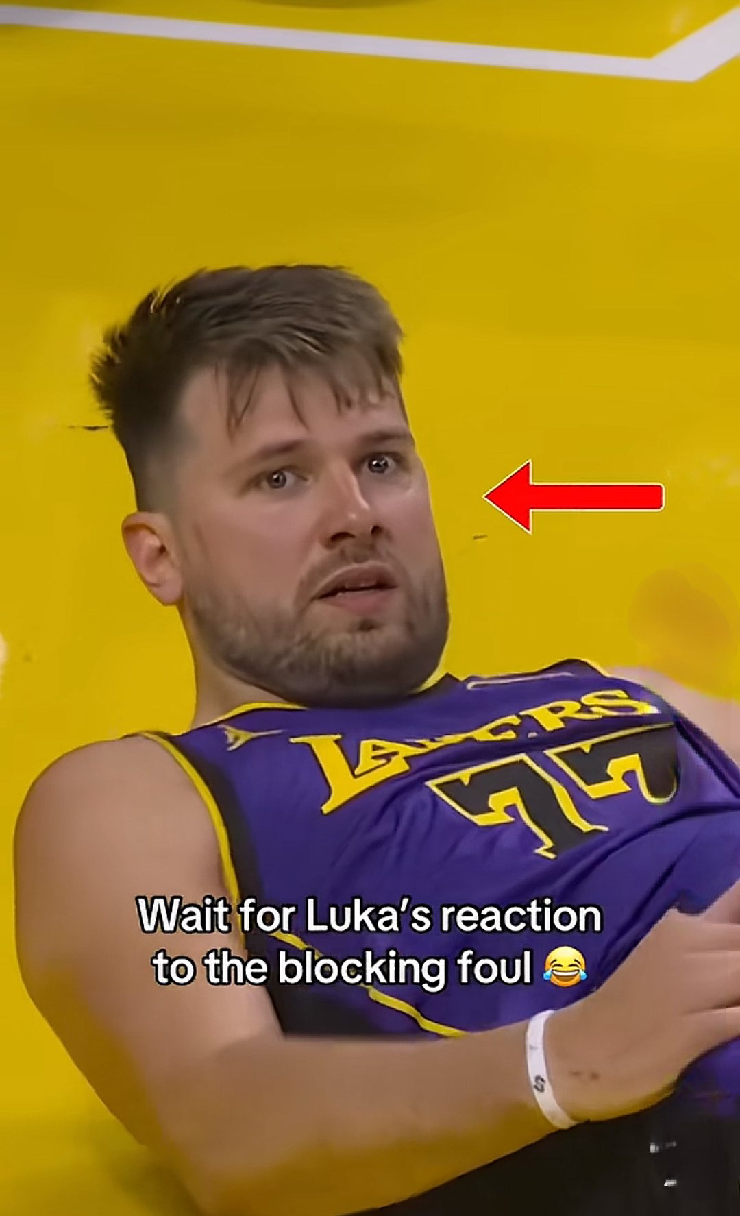 爱游戏2025必玩 东契奇克服颈伤触底反弹 单节暴走狂砍19分强势收胜 