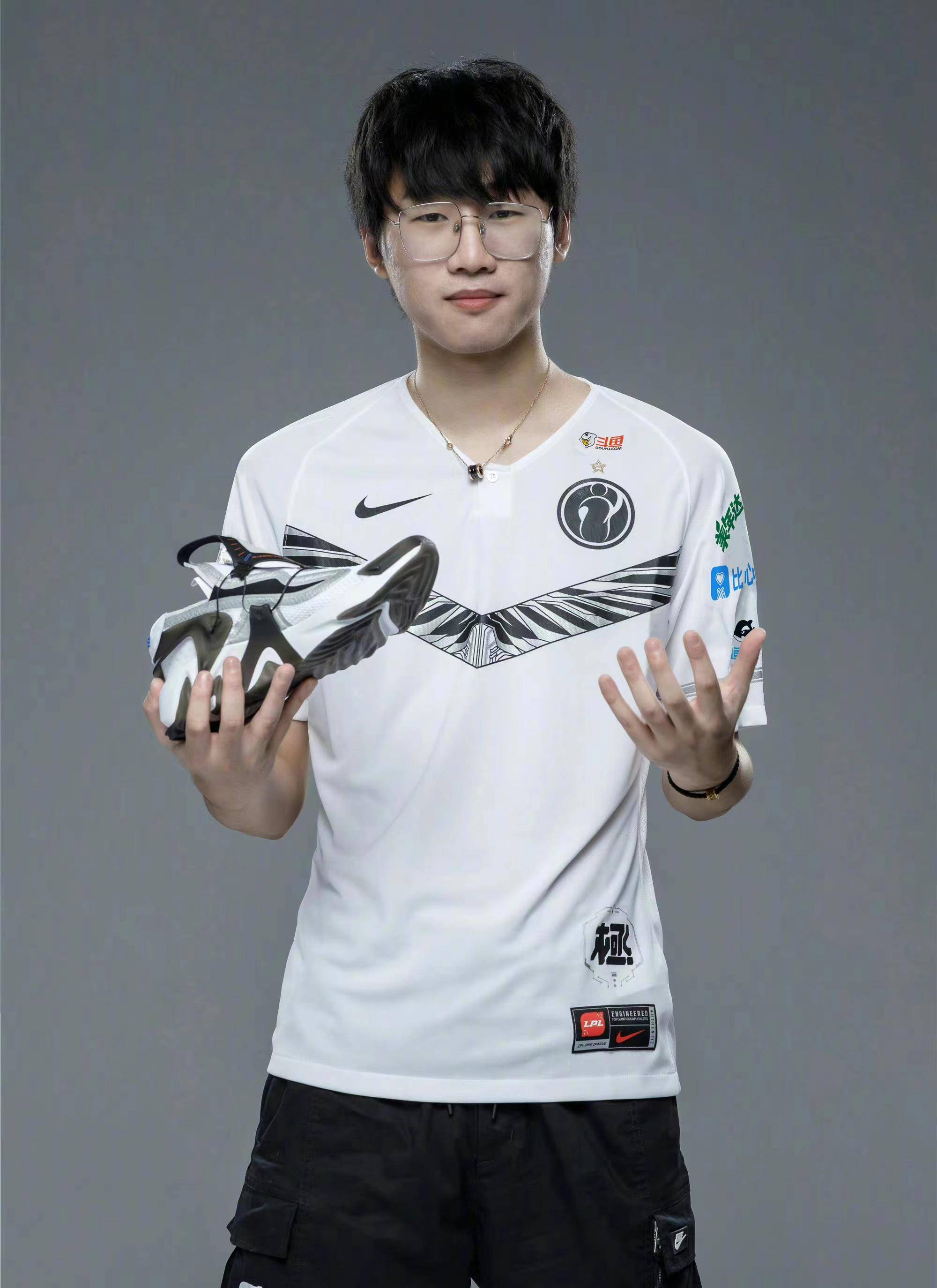 爱游戏2025必玩Ning连续二十场比赛得分超过比分优势明显，独行侠挑战极限！的简单介绍