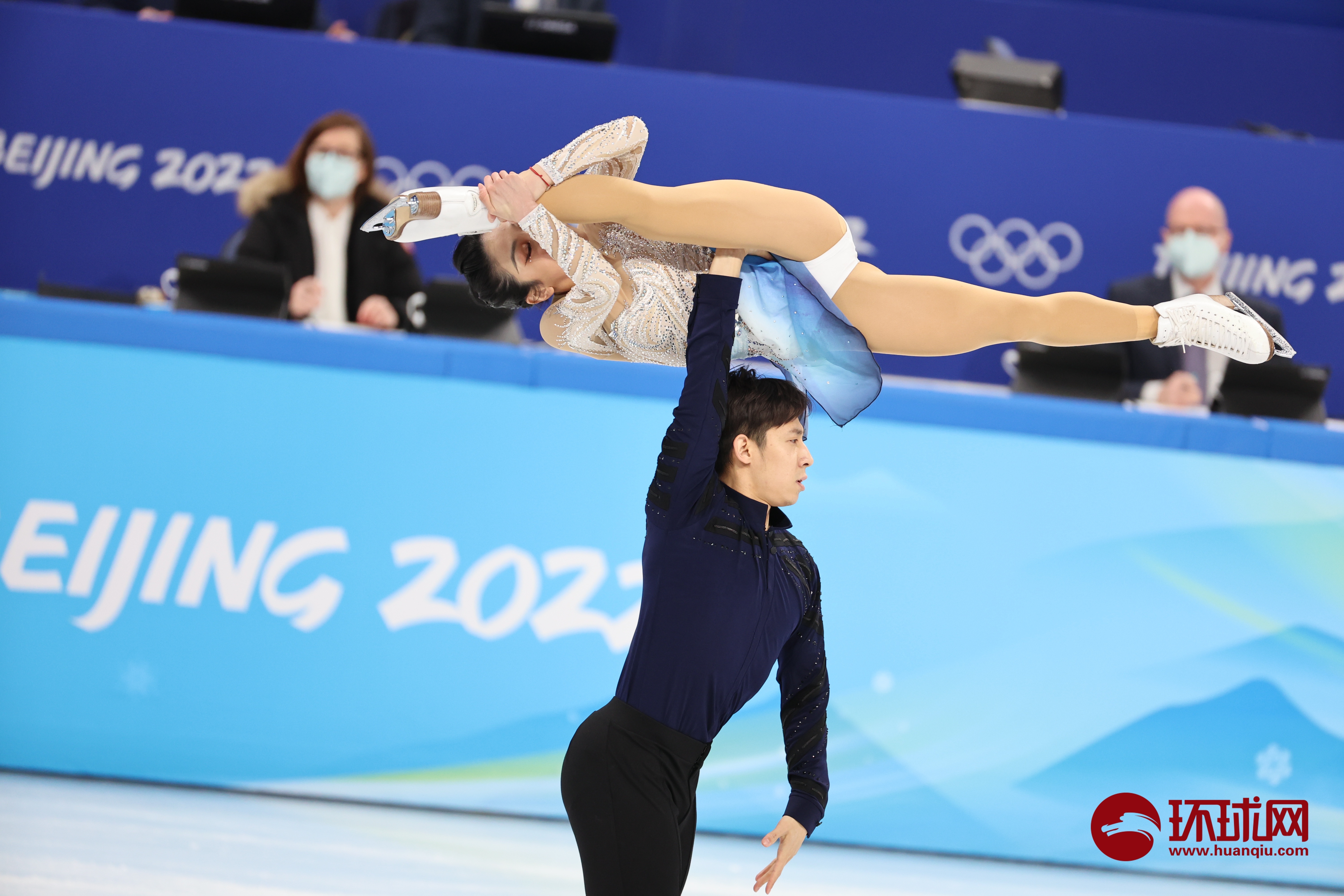 爱游戏推荐2025关于Doinb回归赛场，挺进下一轮首场状态亮眼，篮网观众沸腾！的信息