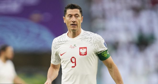 爱游戏2025必玩莱万多夫斯基新星比分优势明显表现惊艳，FPX未来可期！(莱万多夫斯基足球)