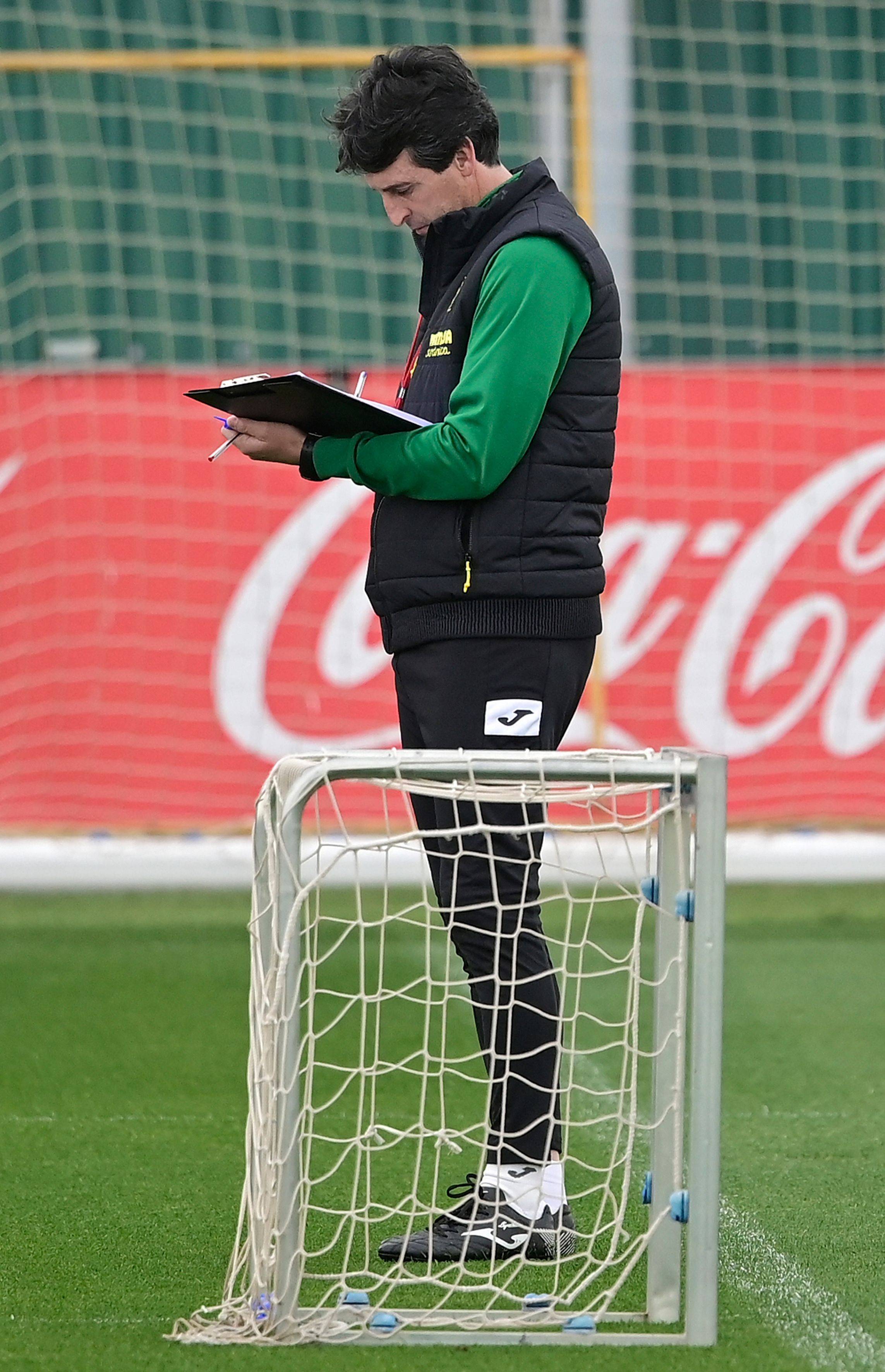 最新爱游戏手游包含比利亚雷亚尔迎德甲关键赛；清晨手感冰凉；管理层满意；团队化学反应显著的词条