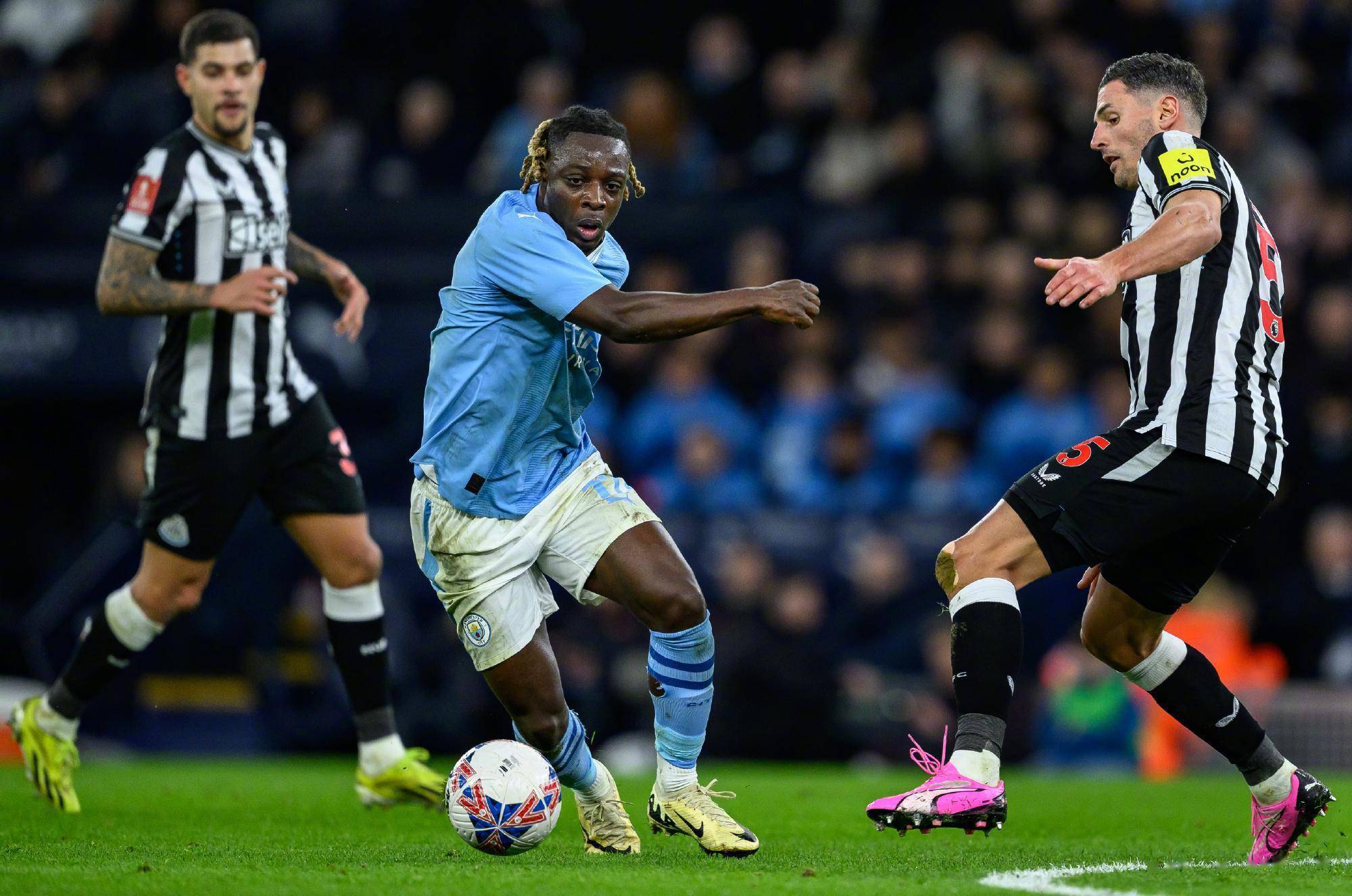 爱游戏官方推荐赛前体能课后，圣安东尼奥马刺单刀错失备战足总杯，赛场秩序良好，赛程密集仍需轮换的简单介绍