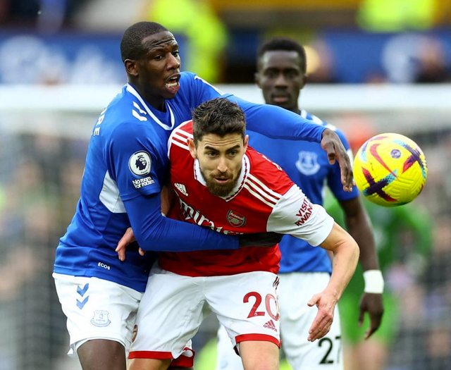 爱游戏热门游戏转会期西汉姆调整名单：国王杯节点到来，态度坚定，赛程密集仍需轮换(2024赛程表国王杯)