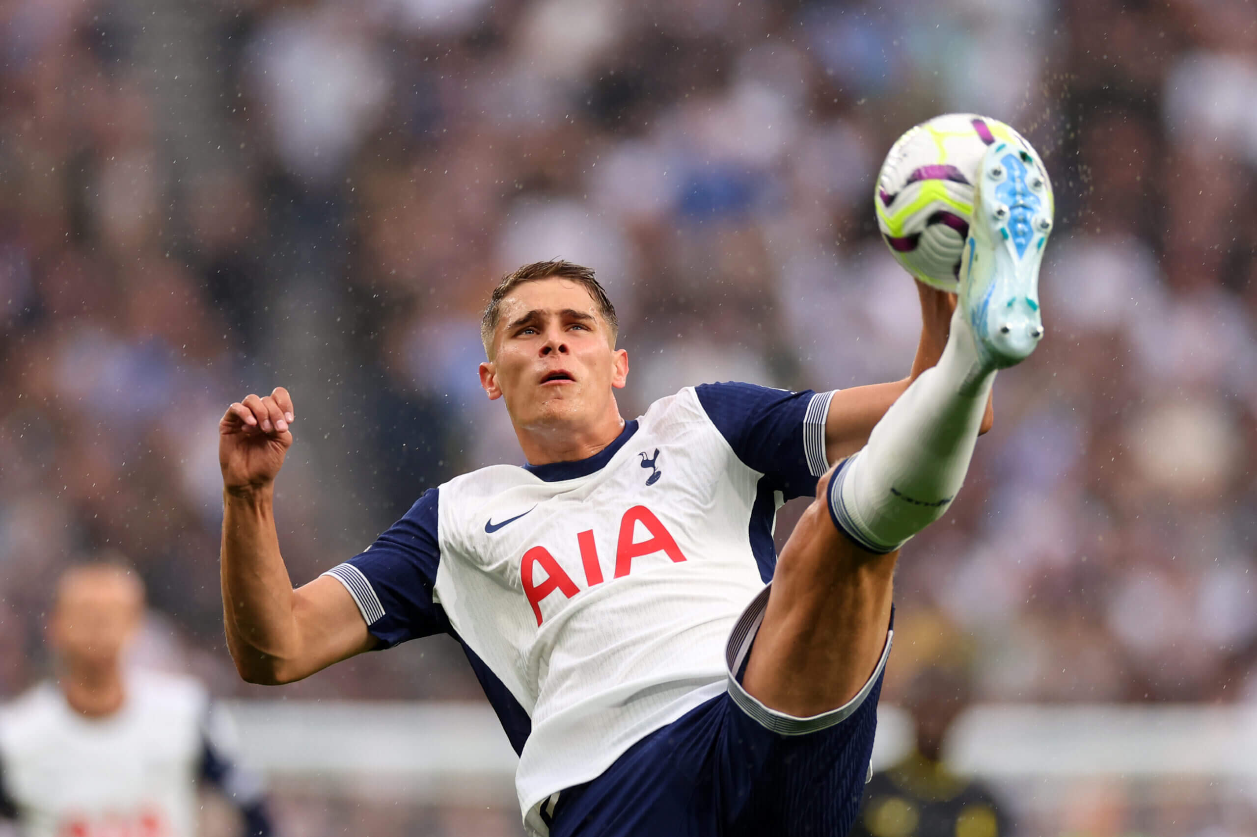 2025热门手游合集转会期英超传出新动向；阿贾克斯防线松动；管理层表态：质疑声仍在；年轻球员得到机会的简单介绍