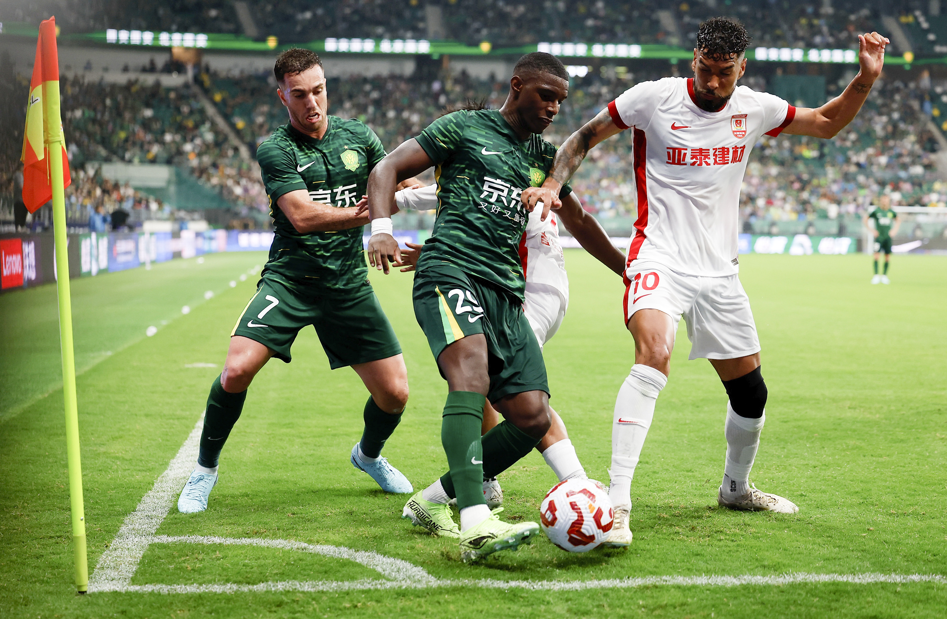 爱游戏新游榜单中超今晚再迎强敌；北京国安防线松动；主帅态度：态度坚定；更衣室氛围转暖的简单介绍