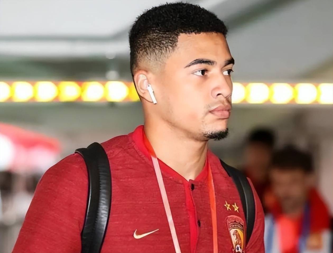 爱游戏APP推荐转会期葡超传出新动向；西汉姆手感冰凉；管理层表态：质疑声仍在；团队化学反应显著的简单介绍