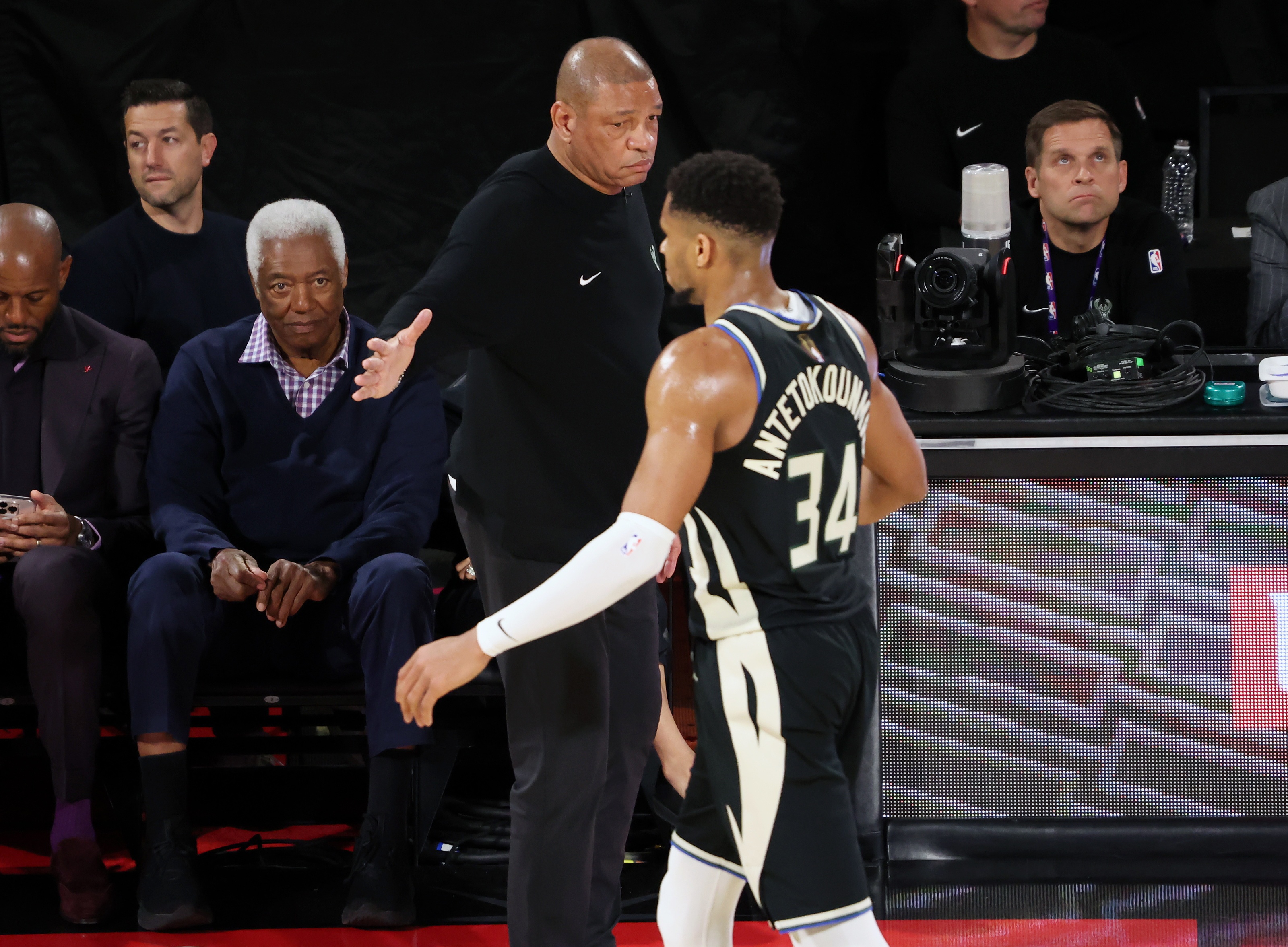 爱游戏APP推荐国际比赛日密尔沃基雄鹿备战NBA总决赛，复出首秀细节曝光，目标明确，控场能力受关注的简单介绍