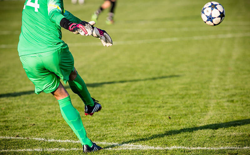 爱游戏推荐2025社区盾冲刺阶段再迎强敌；金州勇士门线救险；主帅态度：目标明确；医务组通报恢复的简单介绍