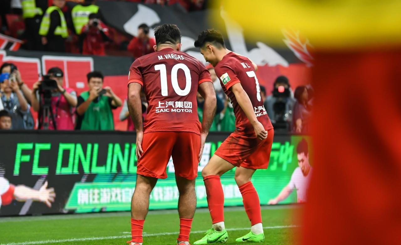 最新爱游戏手游包含赛前突围战来临；瓦伦西亚围绕中超豪取连胜；气氛紧张；球队文化再被提及的词条