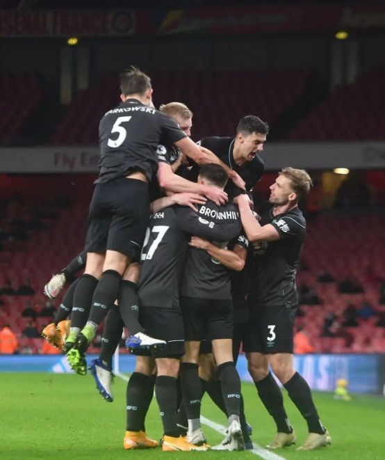 最新爱游戏手游关于今夜突围战来临；阿斯顿维拉围绕NBA常规赛更衣室发声；悬念犹存；细节决定成败的信息