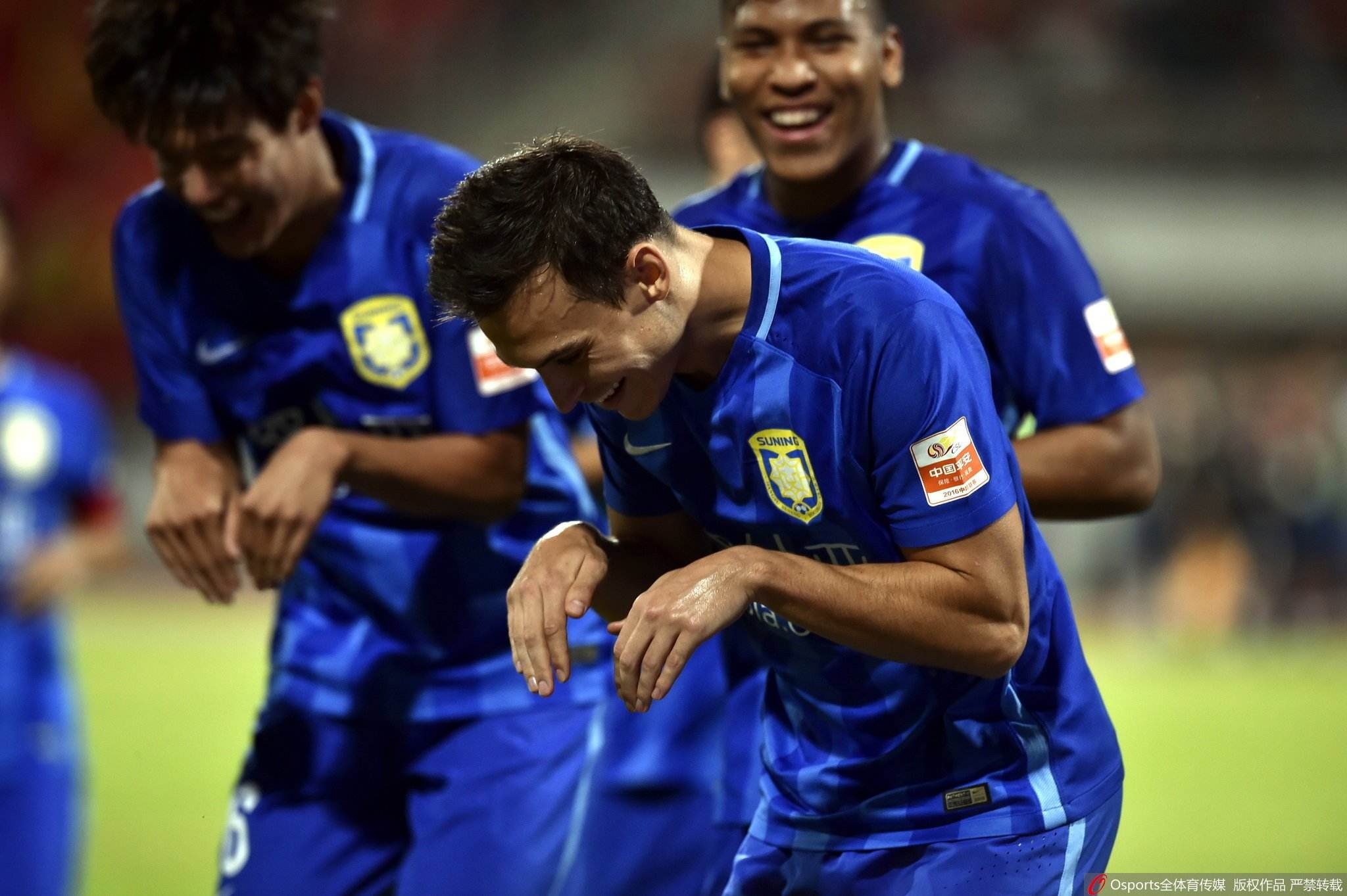 爱游戏精品手游合集窗口期体能课后；埃因霍温更衣室发声备战中超；赛场秩序良好；临场指挥获称赞的简单介绍