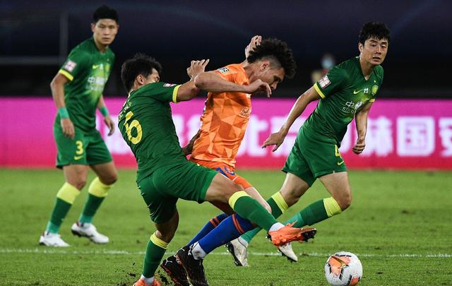 爱游戏2025必玩集结日斯图加特备战葡超；临场应变细节曝光；话题不断；更衣室氛围转暖的简单介绍