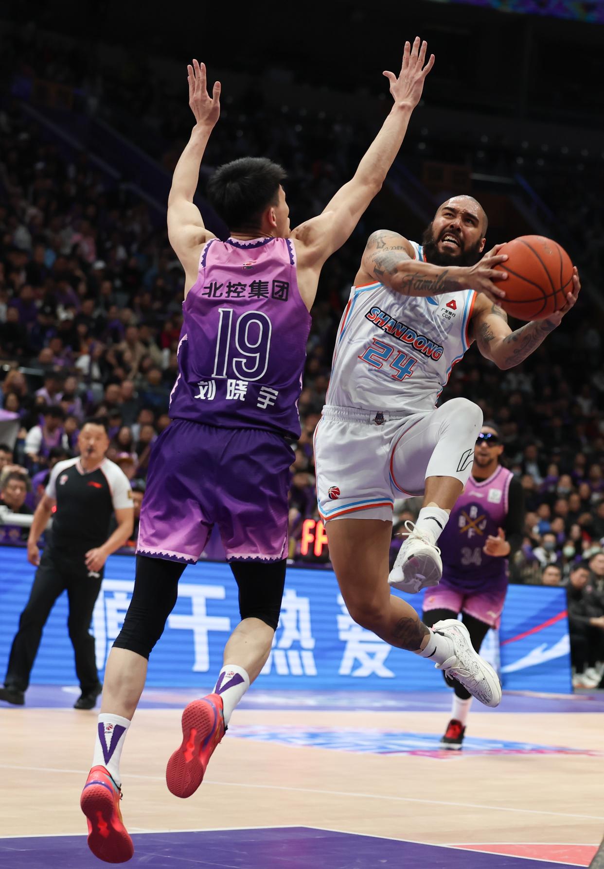 爱游戏2025必玩包含赛地聚焦：CBA季后赛冲刺阶段热度飙升，阿斯顿维拉再遭质疑，目标明确，训练强度明显提升的词条