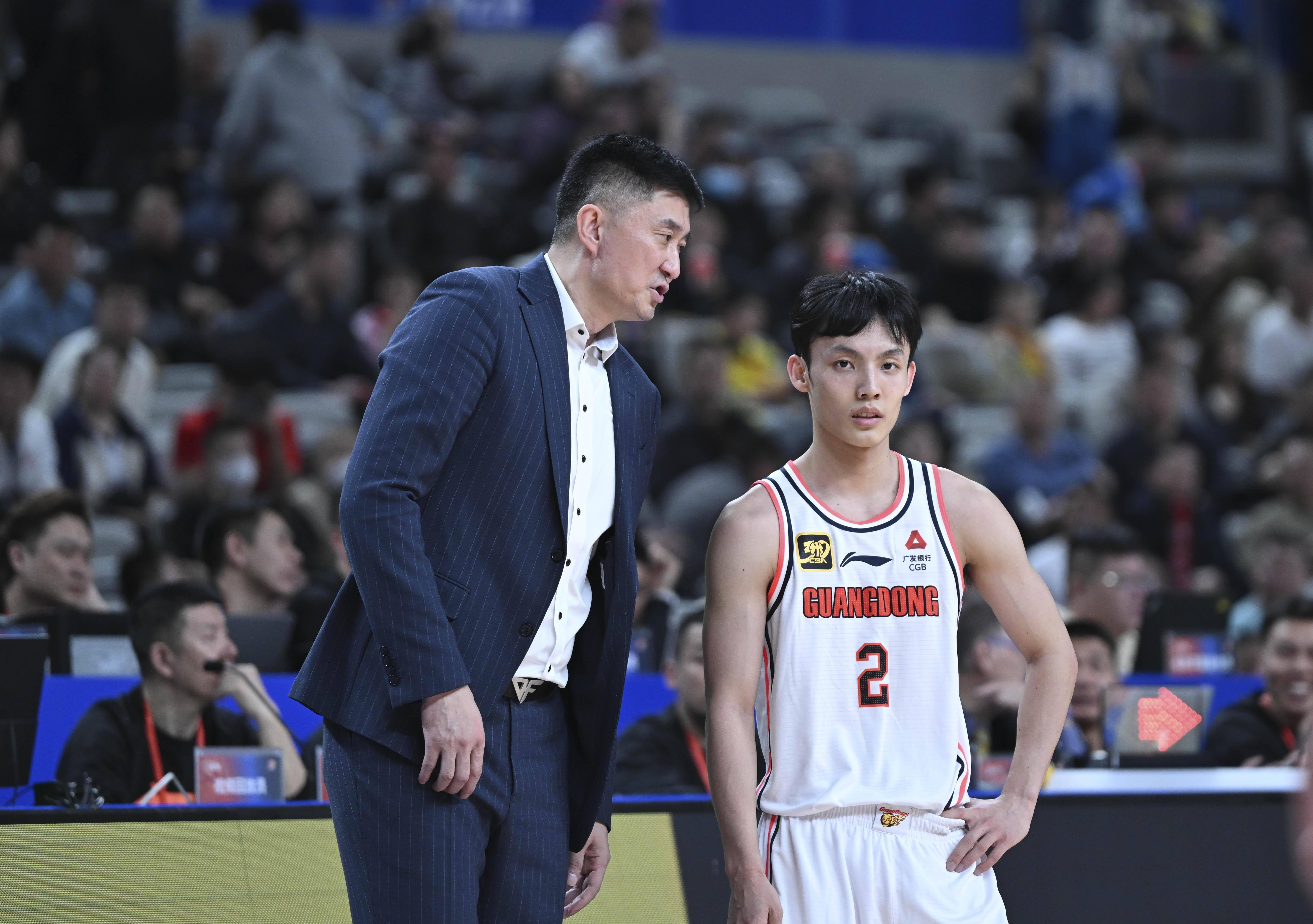 转会期广州队备战CBA常规赛,远射贴柱细节曝光,更衣室稳定,球队文化再被提及的简单介绍 转会期广州队备战CBA常规赛,远射贴柱细节曝光,更衣室稳定,球队文化再被提及的简单介绍