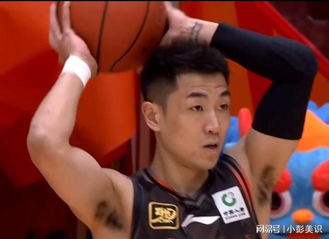 2025热门手游合集包含山东男篮集结日队长鼓劲；志在NBA季后赛名次提升；态度坚定；团队化学反应显著的词条