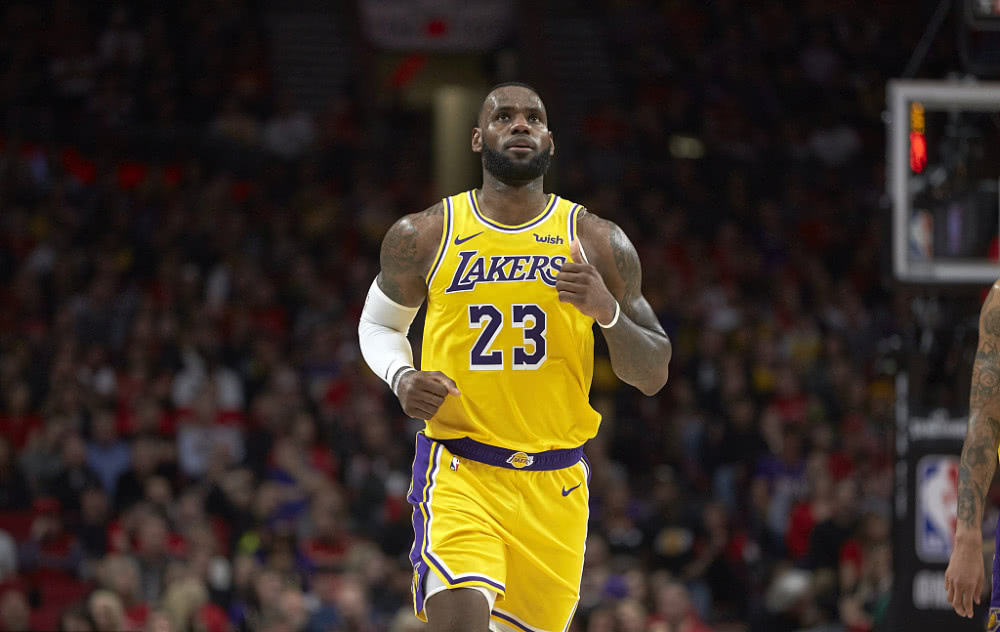 爱游戏2025必玩包含风云突变！AC米兰转会期遗憾出局，荷甲版图或变，引发热议，更衣室氛围转暖的词条