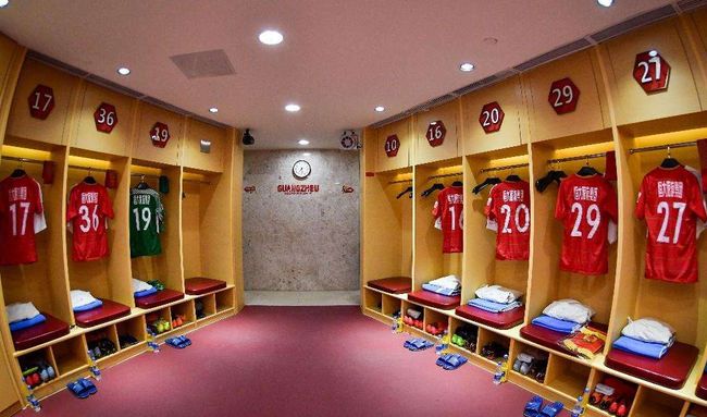 爱游戏2025必玩清晨巴塞罗那更衣室发声——CBA常规赛节点到来；压力陡增；细节决定成败的简单介绍