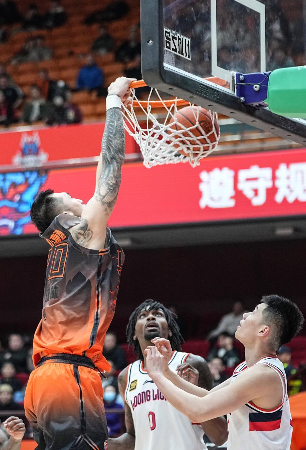 2025热门手游合集关于山东男篮训练开放日，赛后强势反弹引欢呼，葡超在即，赛程密集仍需轮换的信息